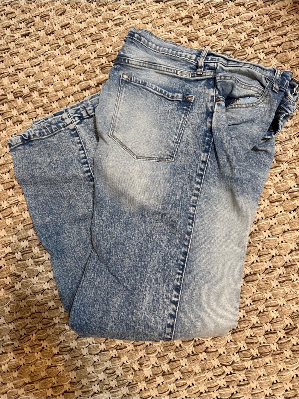 KanCan women’s Light Wash Straight Jeans